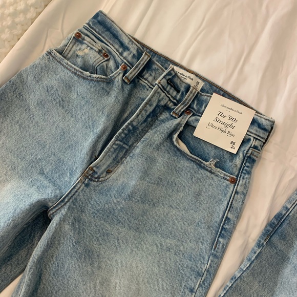 BRAND NEW! Abercrombie 90’s Ultra High Rise Jeans - Picture 2 of 5